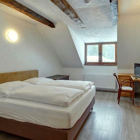 Zamecka Fortovna Obora - Forester House Kaznejov Esterno foto
