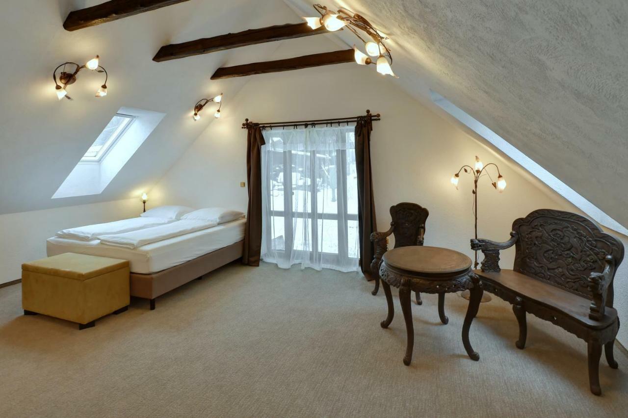 Zamecka Fortovna Obora - Forester House Kaznejov Esterno foto