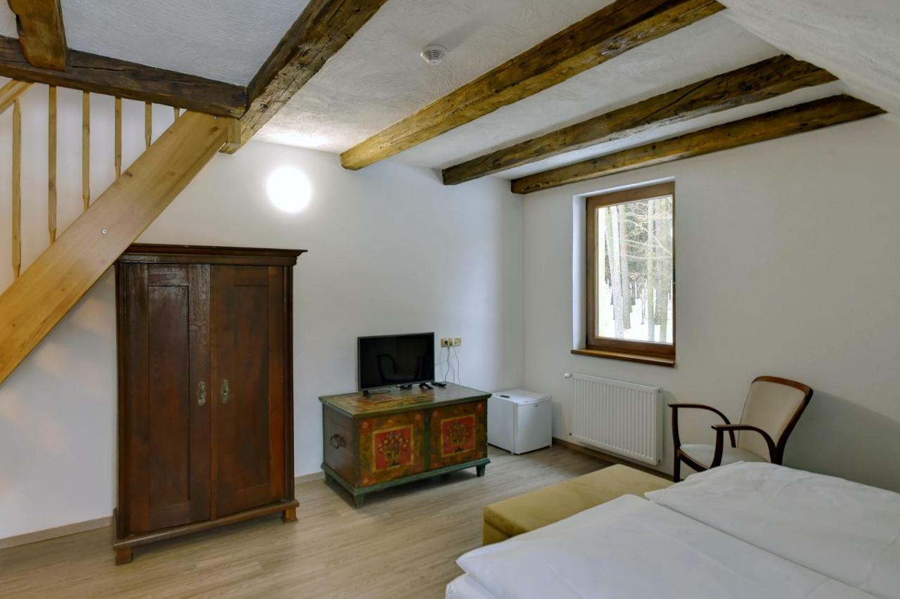 Zamecka Fortovna Obora - Forester House Kaznejov Esterno foto
