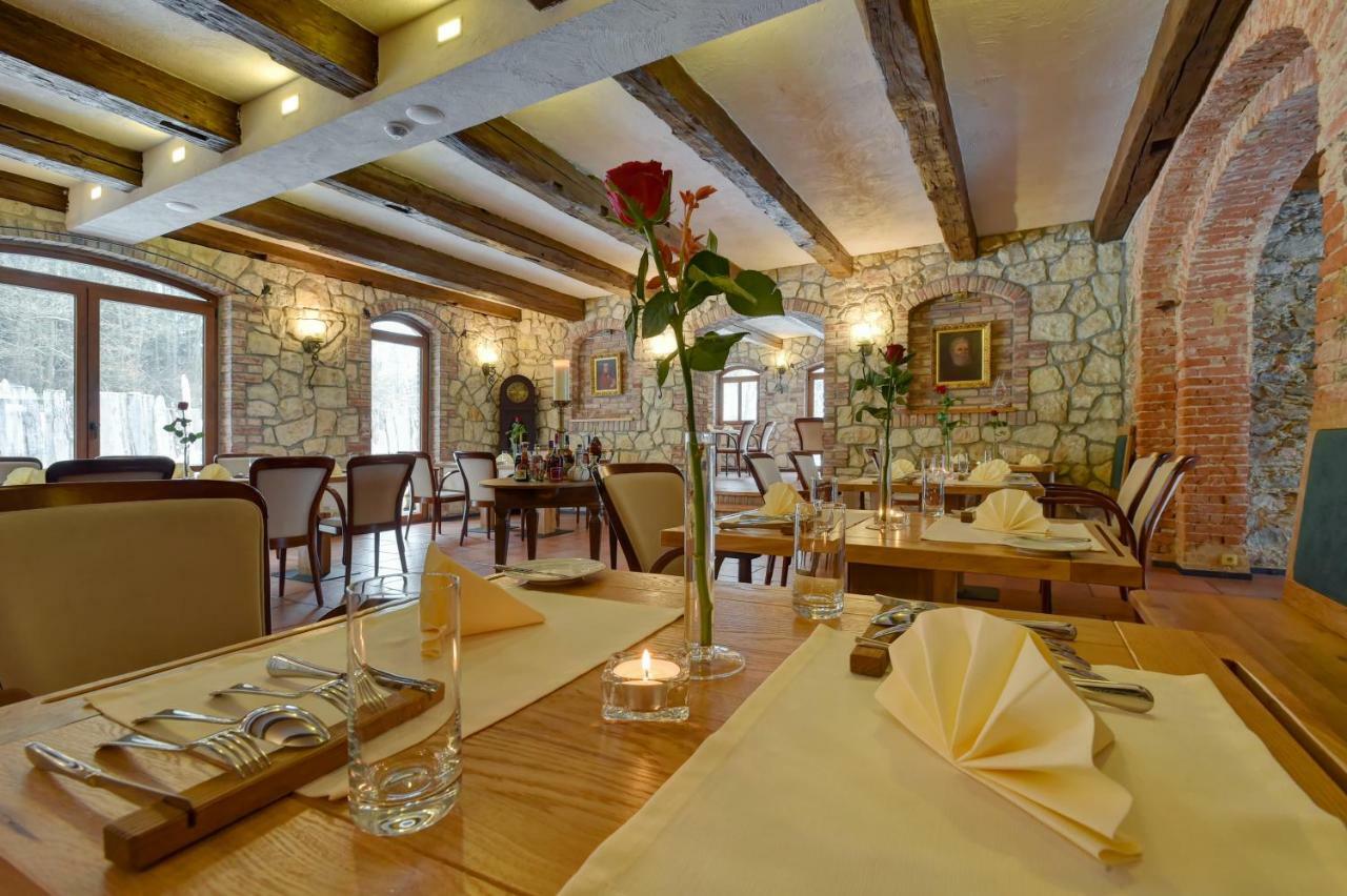 Zamecka Fortovna Obora - Forester House Kaznejov Esterno foto