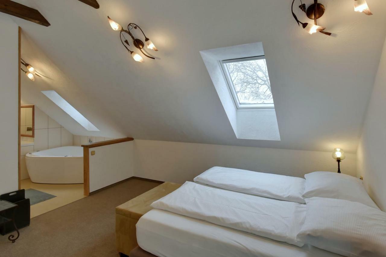 Zamecka Fortovna Obora - Forester House Kaznejov Esterno foto