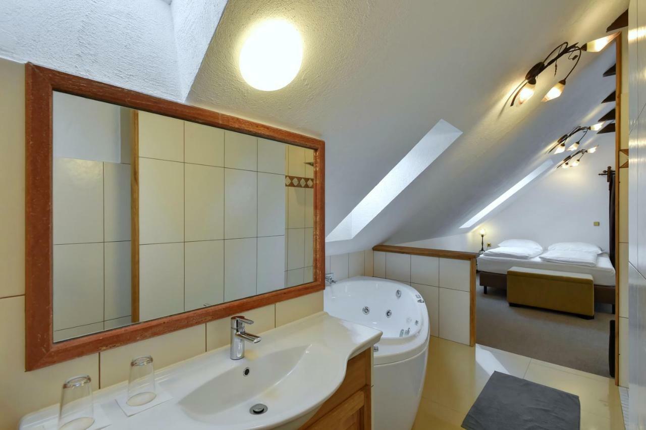 Zamecka Fortovna Obora - Forester House Kaznejov Esterno foto