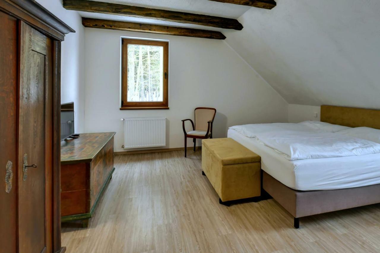 Zamecka Fortovna Obora - Forester House Kaznejov Esterno foto