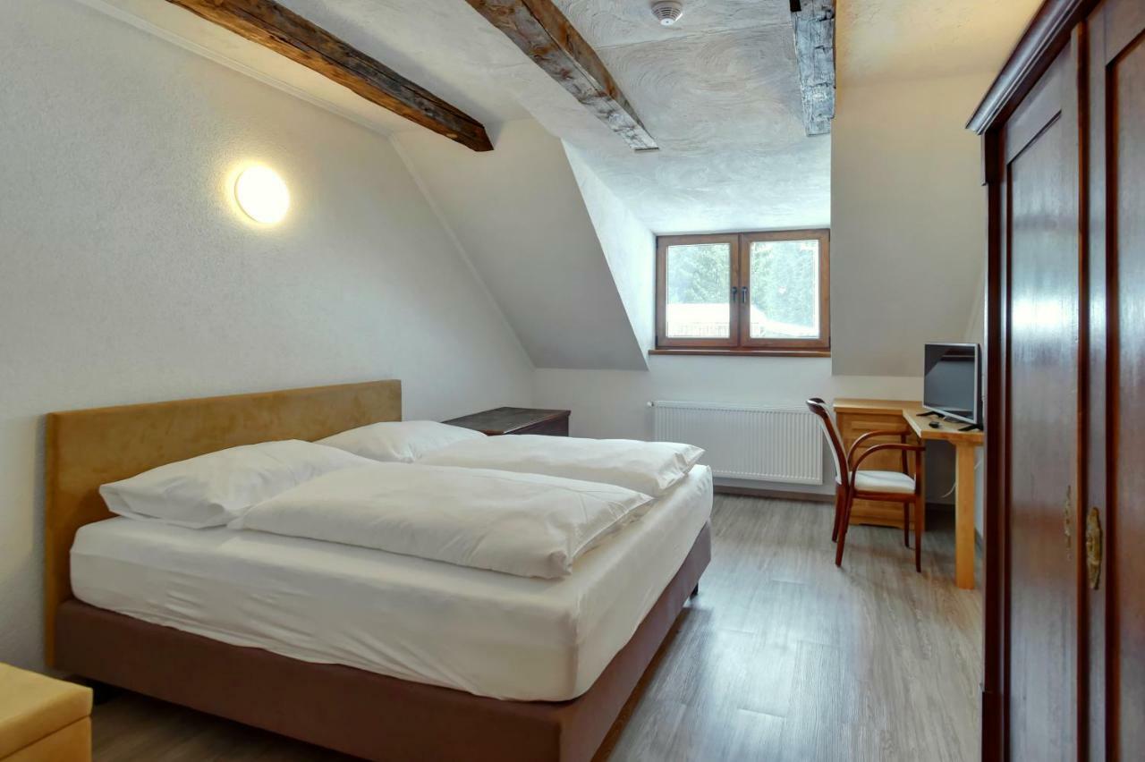 Zamecka Fortovna Obora - Forester House Kaznejov Esterno foto
