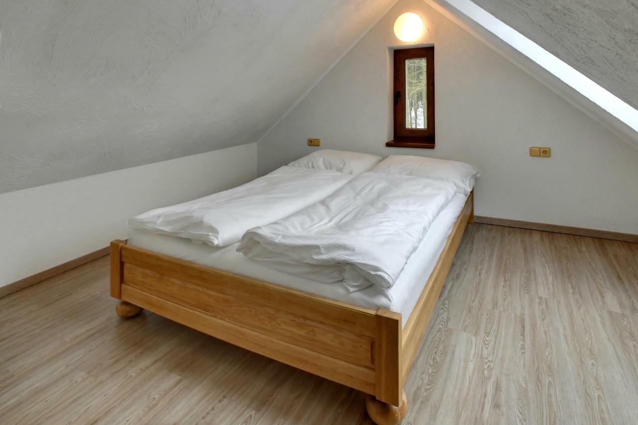 Zamecka Fortovna Obora - Forester House Kaznejov Esterno foto